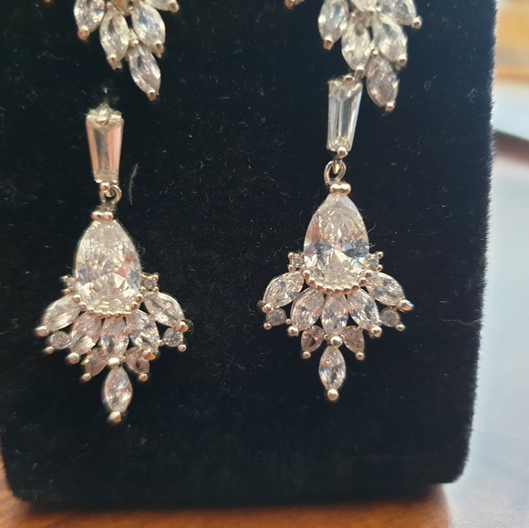 1- Nordstrom Beautiful earrings (1) - Picture 1 of 6